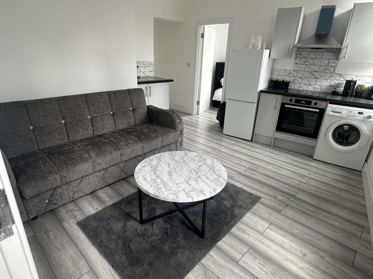 Luton Town Centre Apartment Exterior foto